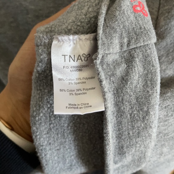 Aritzia TNA Cropped Sweater - Picture 6 of 6